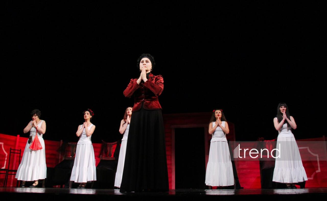 В Баку состоялась блестящая премьера спектакля "Дом Бернарды Альбы"