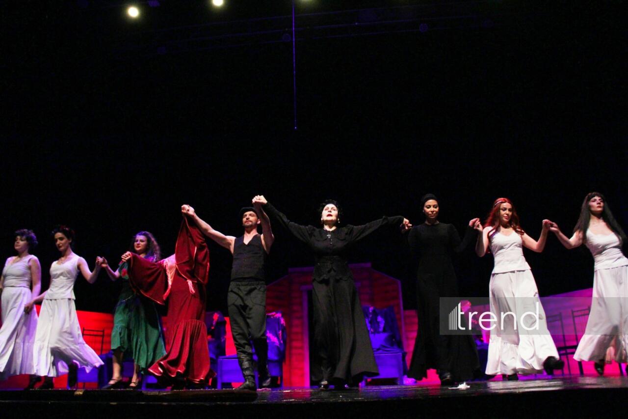 В Баку состоялась блестящая премьера спектакля "Дом Бернарды Альбы"