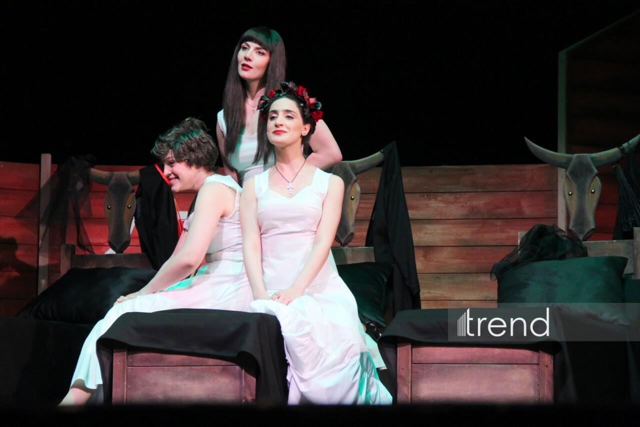 В Баку состоялась блестящая премьера спектакля "Дом Бернарды Альбы"