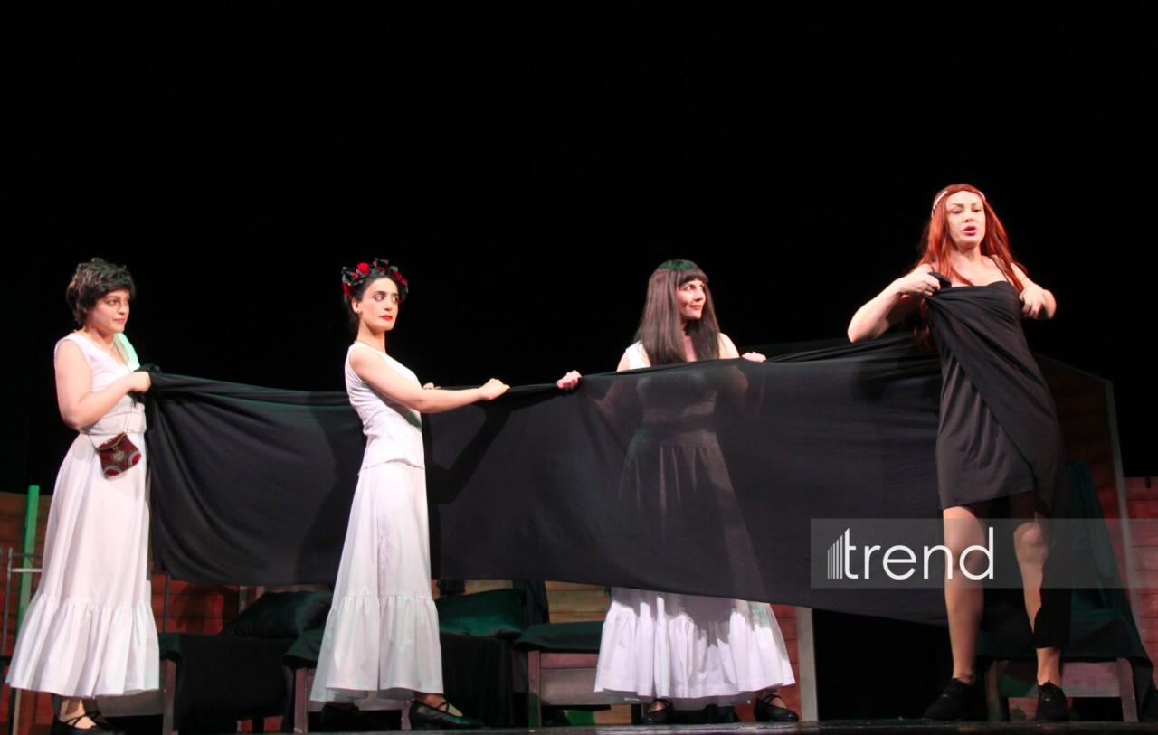 В Баку состоялась блестящая премьера спектакля "Дом Бернарды Альбы"