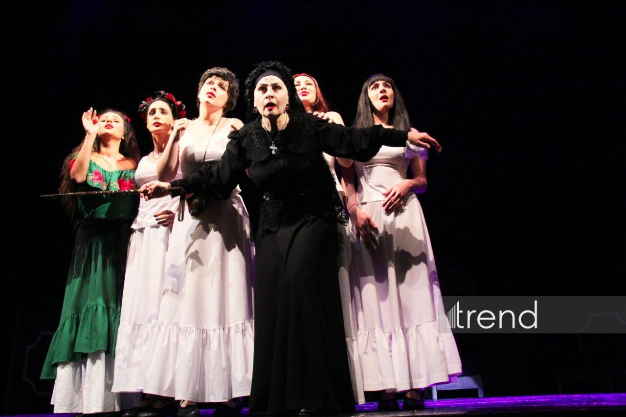 В Баку состоялась блестящая премьера спектакля "Дом Бернарды Альбы"