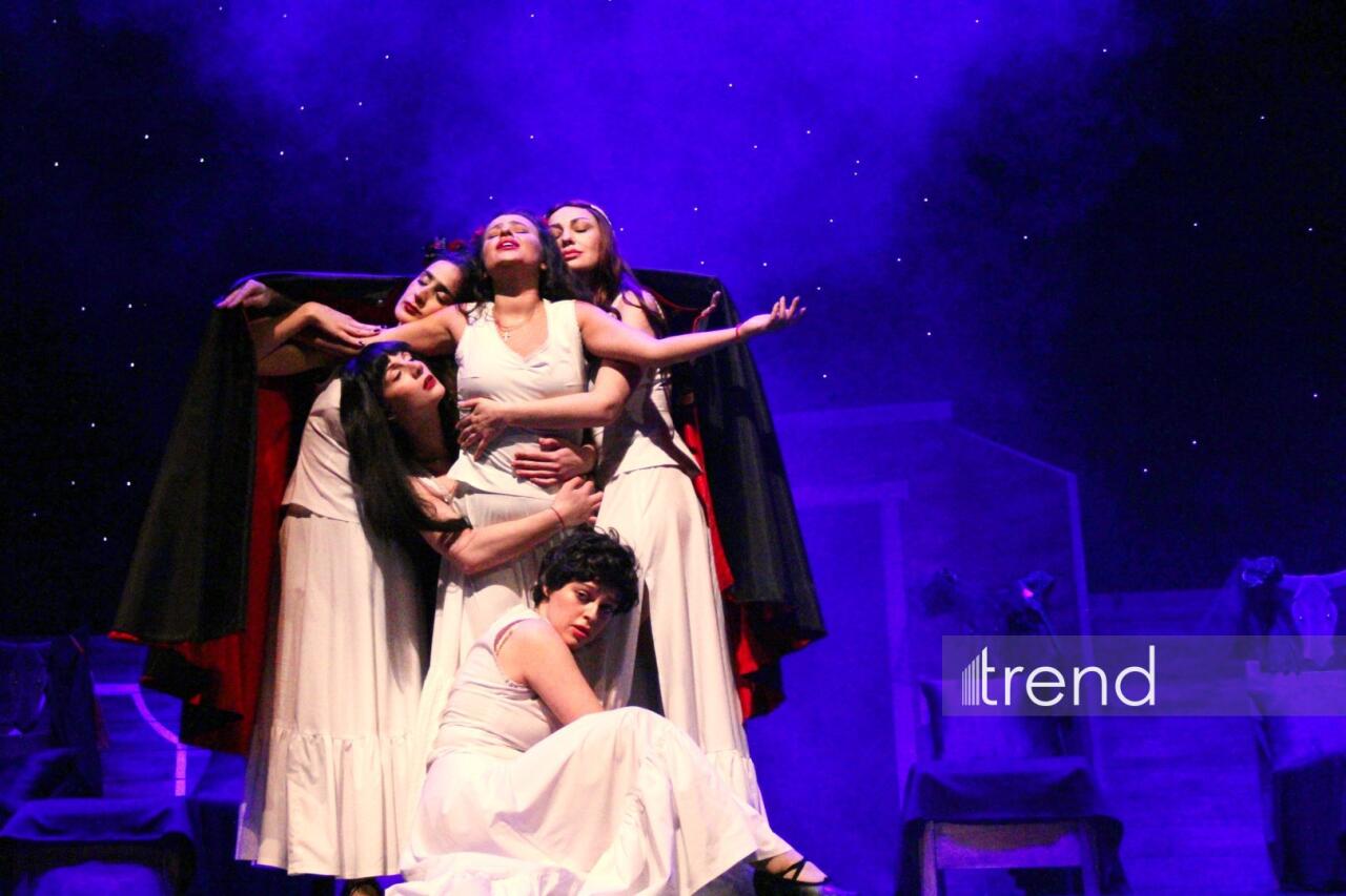 В Баку состоялась блестящая премьера спектакля "Дом Бернарды Альбы"