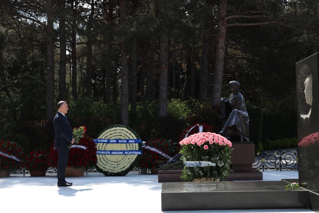 Səhiyyə Nazirliyinin rəhbərliyi akademik Zərifə Əliyevanın əziz xatirəsini böyük ehtiramla yad ediblər