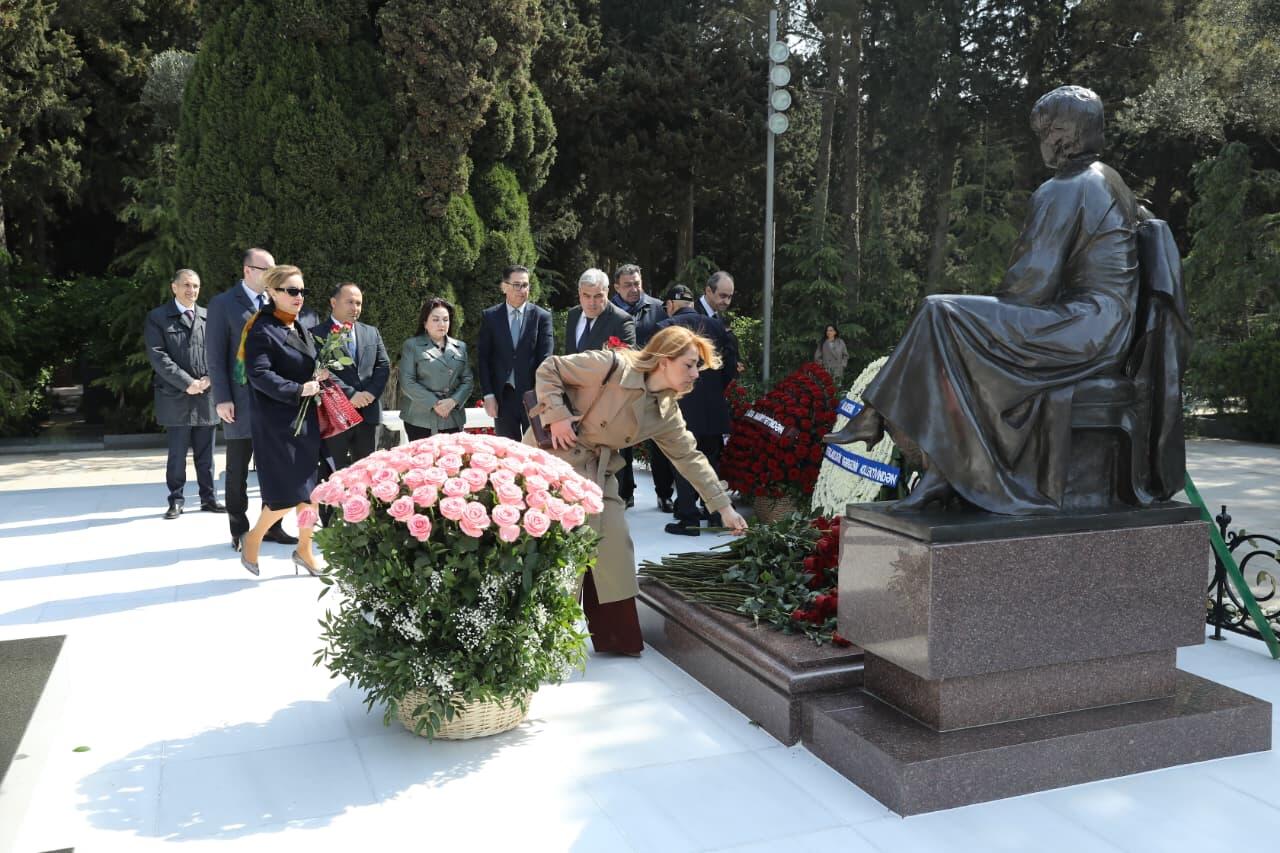 Səhiyyə Nazirliyinin rəhbərliyi akademik Zərifə Əliyevanın əziz xatirəsini böyük ehtiramla yad ediblər