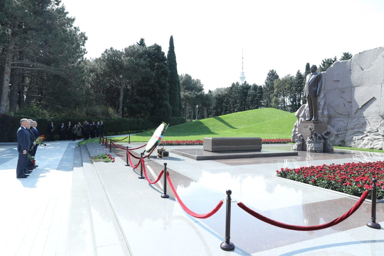 Səhiyyə Nazirliyinin rəhbərliyi akademik Zərifə Əliyevanın əziz xatirəsini böyük ehtiramla yad ediblər