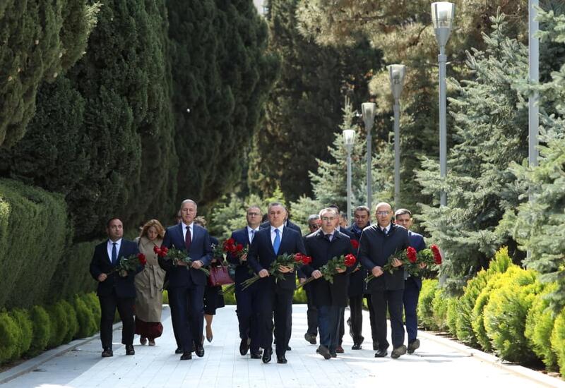 Səhiyyə Nazirliyinin rəhbərliyi akademik Zərifə Əliyevanın əziz xatirəsini böyük ehtiramla yad ediblər