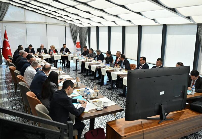 Турция и Армения обсудили восстановление железной дороги Гюмри-Карс