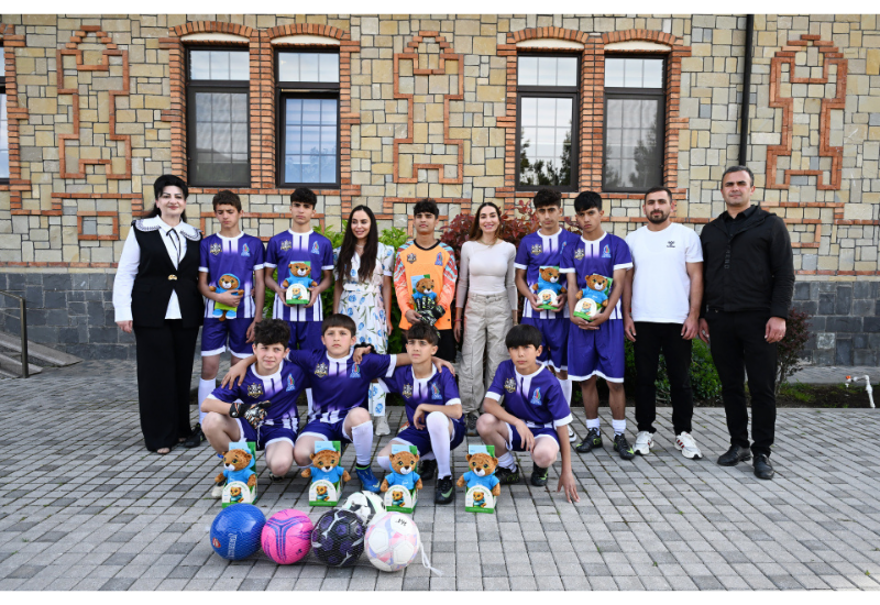 Лейла Алиева и Арзу Алиева посетили в Шеки детский дом учреждения социальных услуг