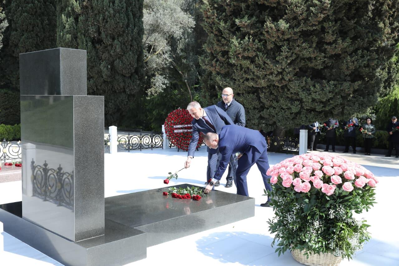 Səhiyyə Nazirliyinin rəhbərliyi akademik Zərifə Əliyevanın əziz xatirəsini böyük ehtiramla yad ediblər