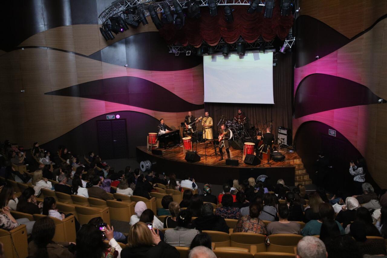 При поддержке Фонда Гейдара Алиева "Проект Венгерская рапсодия" проводит съемки в Азербайджане