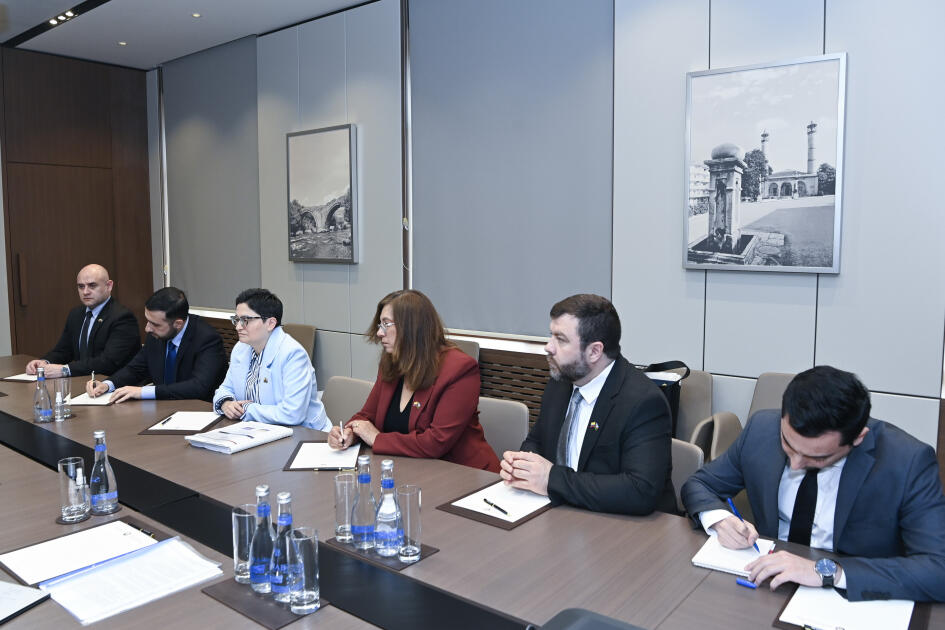 Азербайджан и Колумбия укрепляют политический диалог