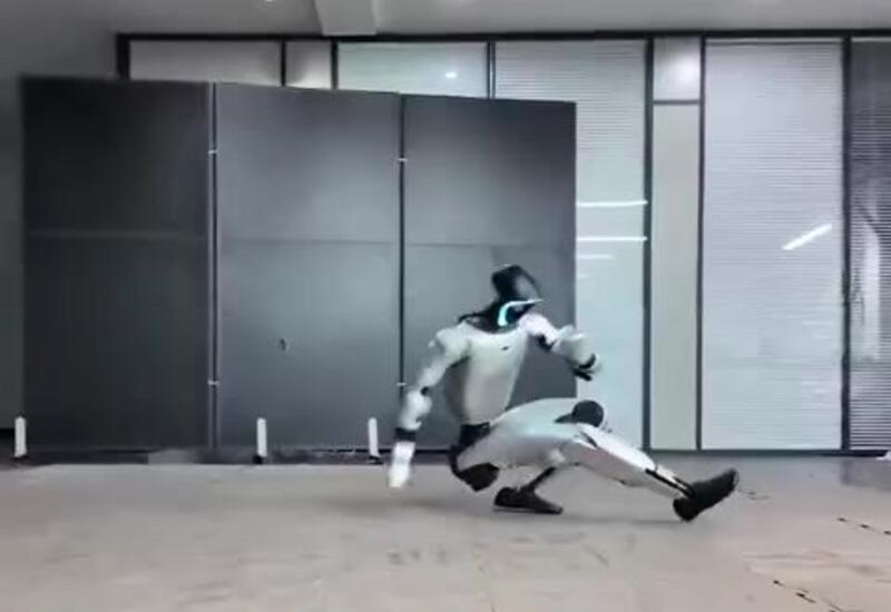 Робот Unitree показывает брейкданс