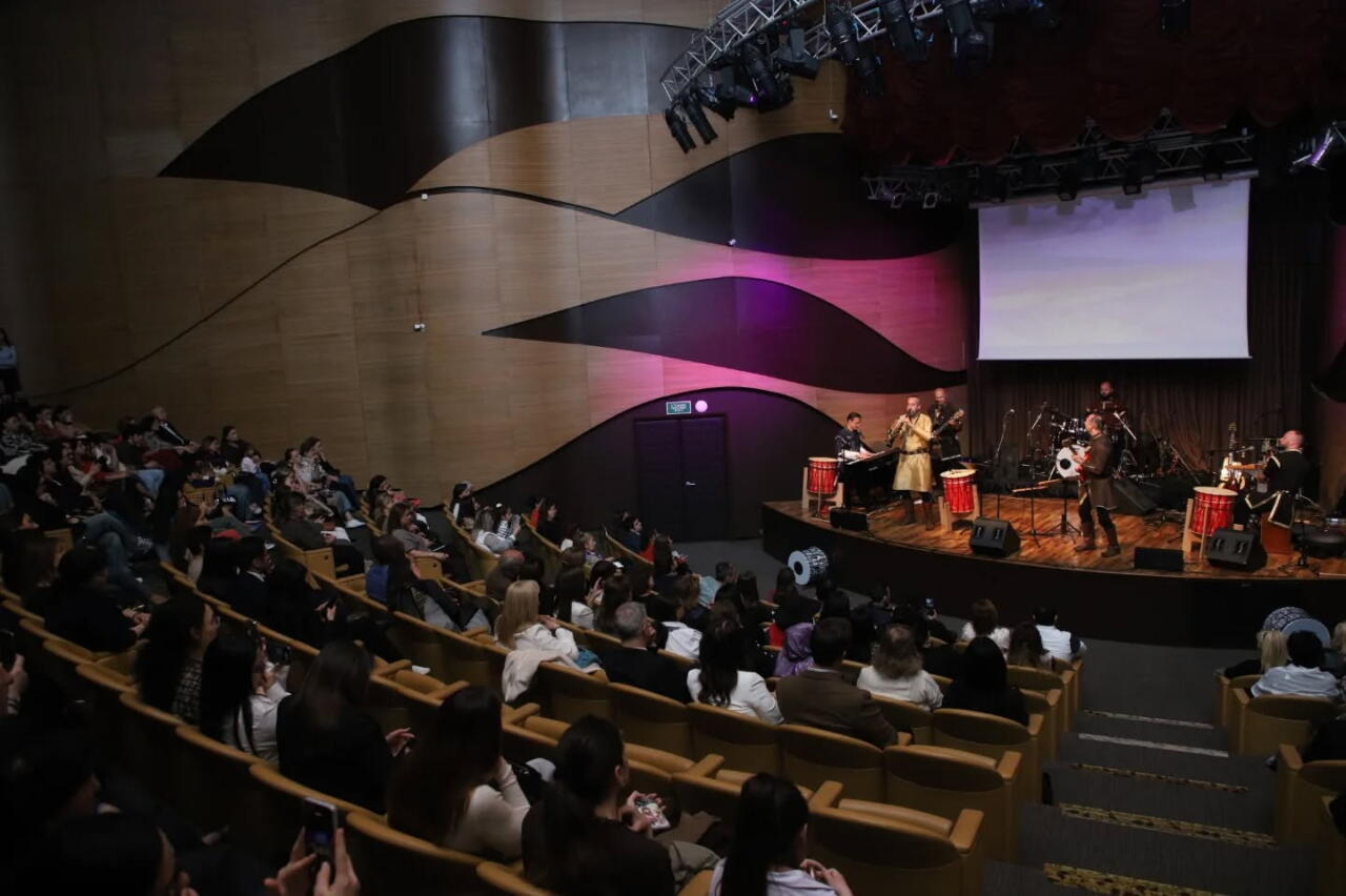 В Баку представили шоу на стыке культур и эпох