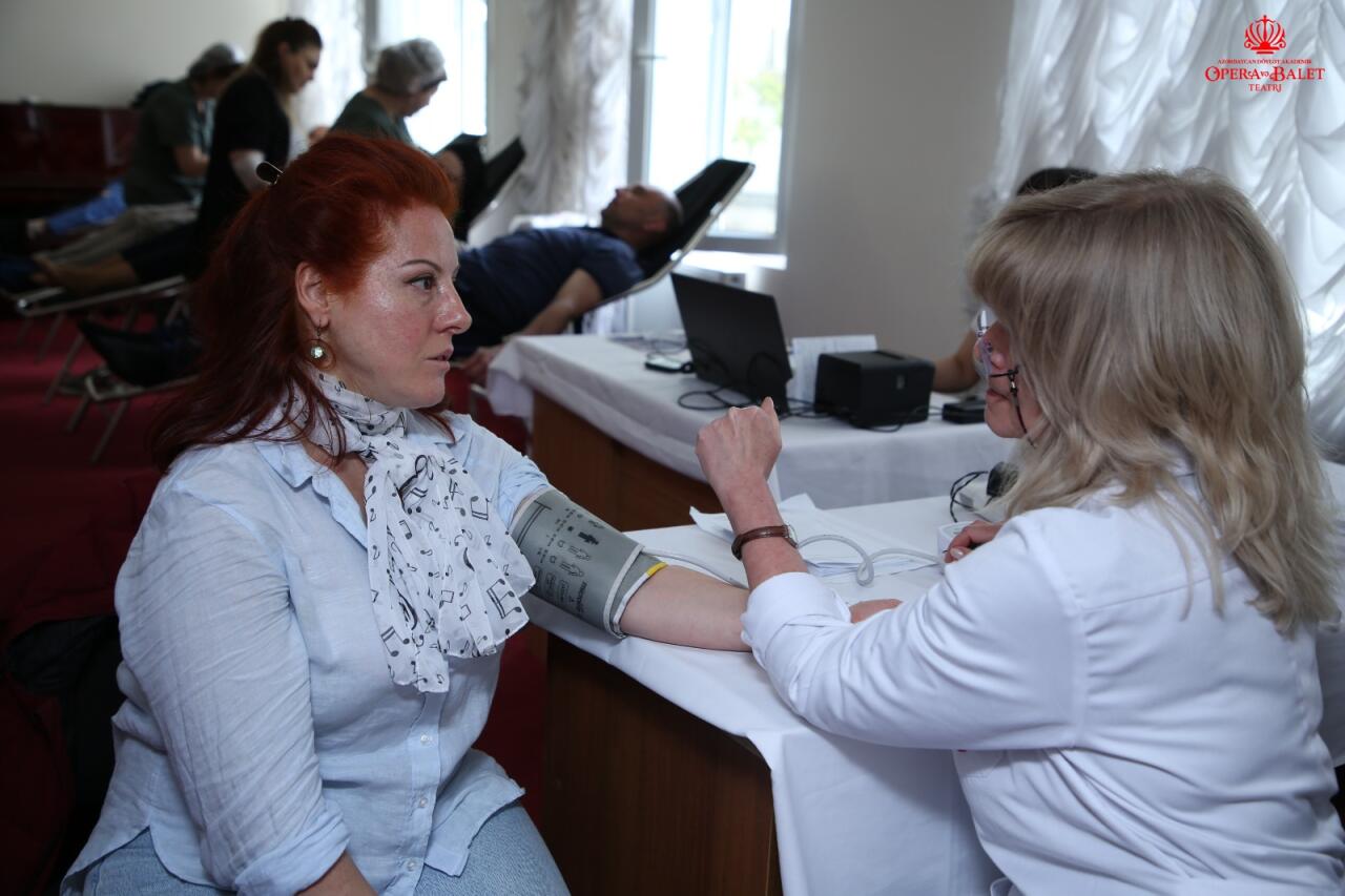 Азербайджанские актеры провели акцию во имя спасения жизней