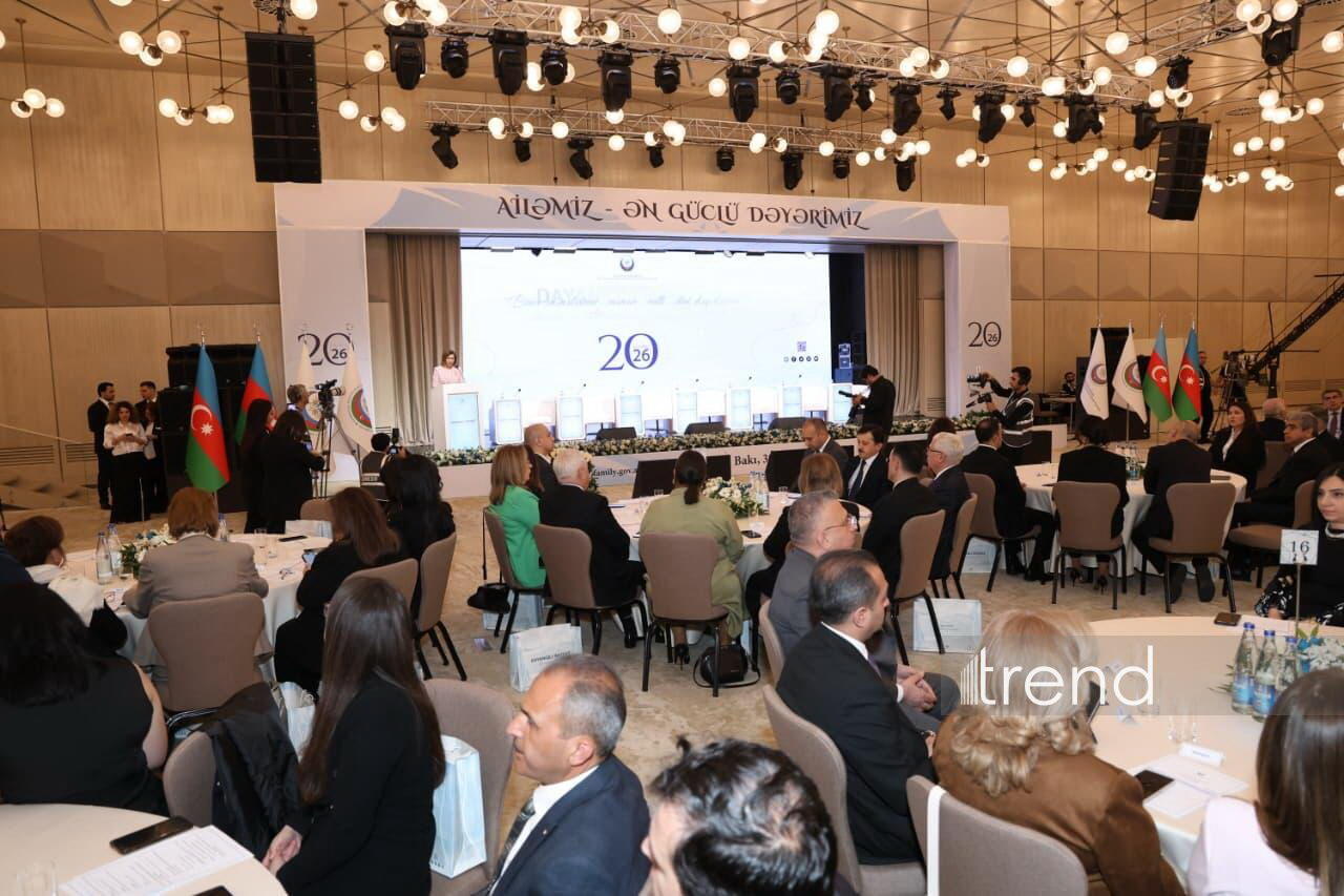 В Баку проходит конференция на тему "Устойчивое развитие: политика в отношении семьи, женщин и детей"