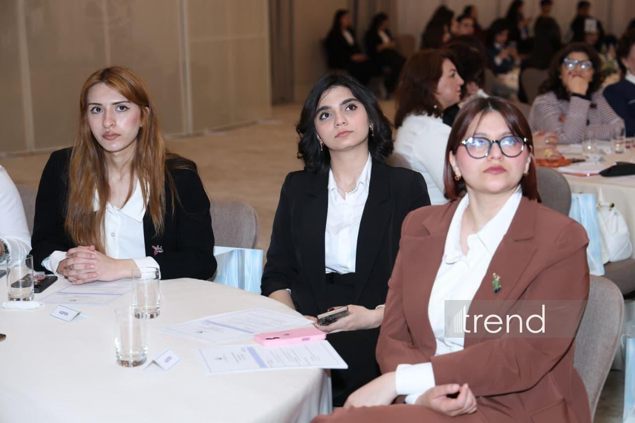 В Баку проходит конференция на тему "Устойчивое развитие: политика в отношении семьи, женщин и детей"