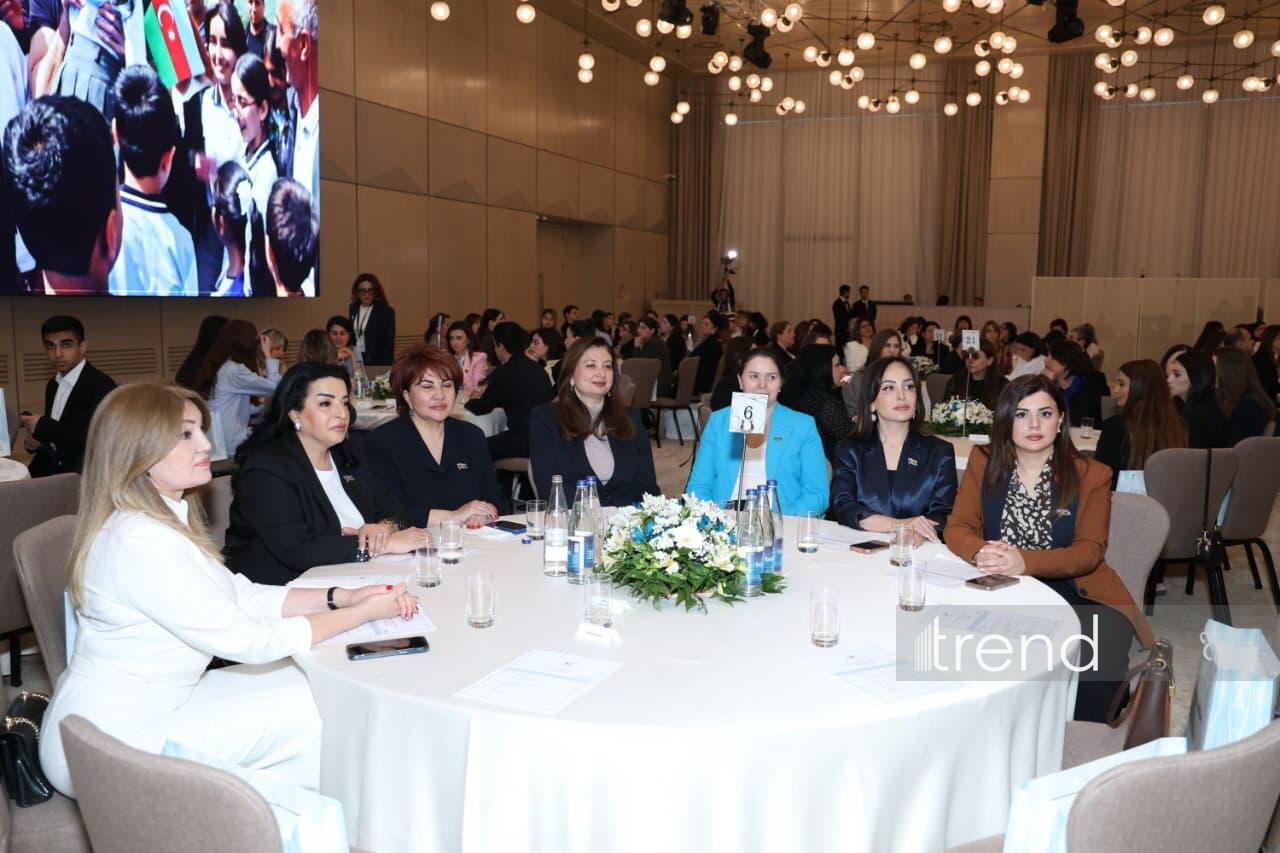 В Баку проходит конференция на тему "Устойчивое развитие: политика в отношении семьи, женщин и детей"