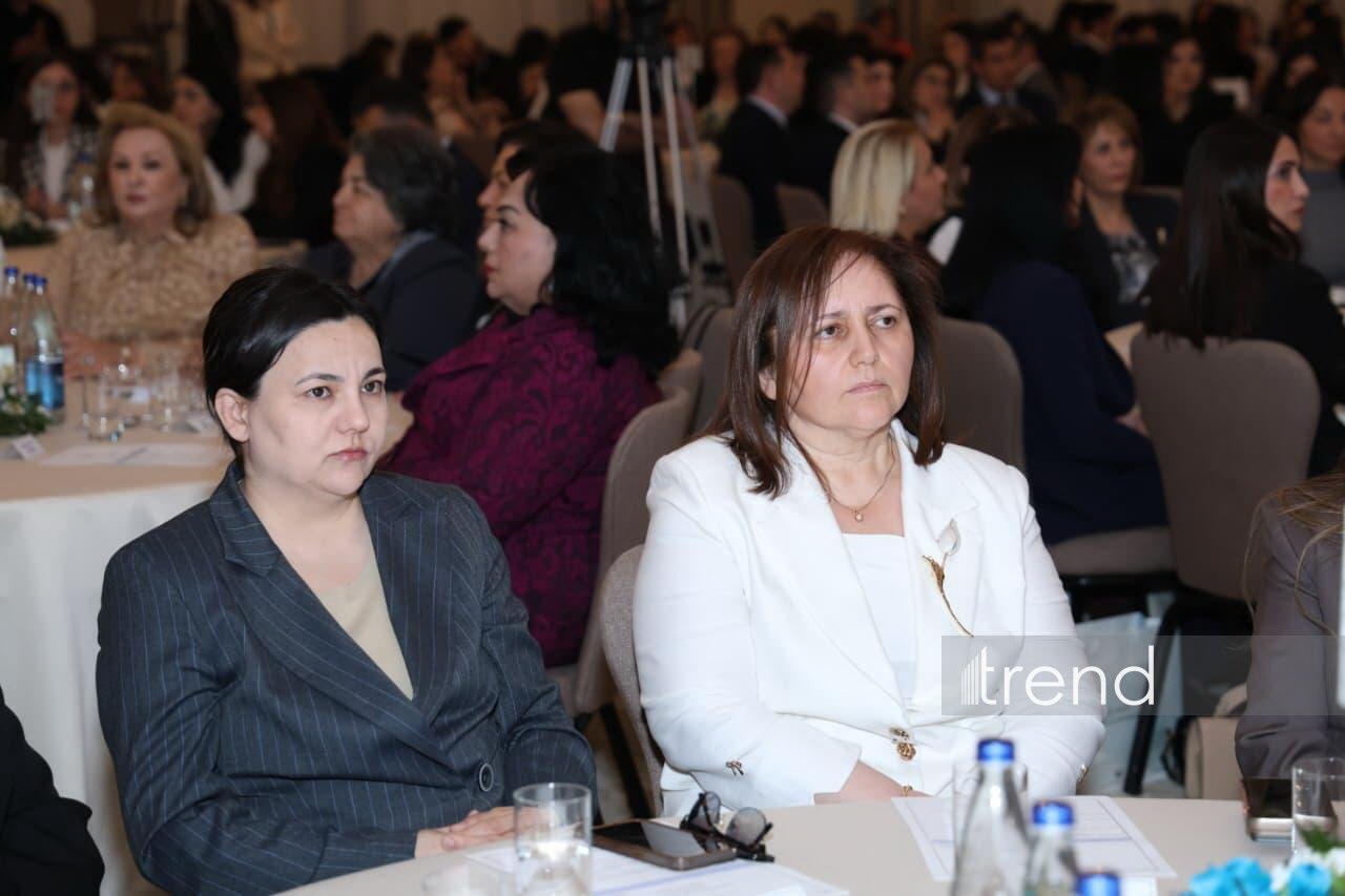 В Баку проходит конференция на тему "Устойчивое развитие: политика в отношении семьи, женщин и детей"