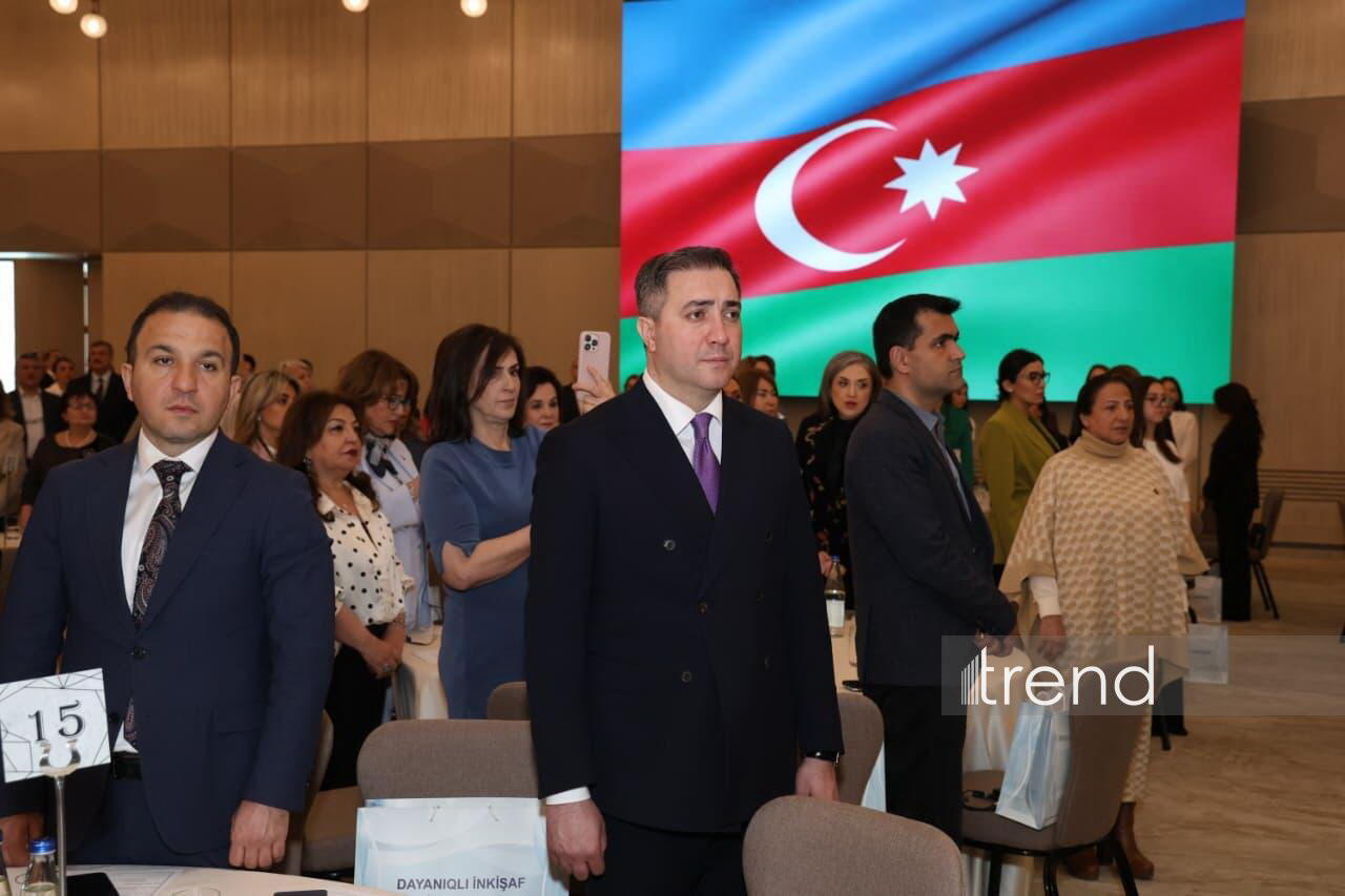 В Баку проходит конференция на тему "Устойчивое развитие: политика в отношении семьи, женщин и детей"