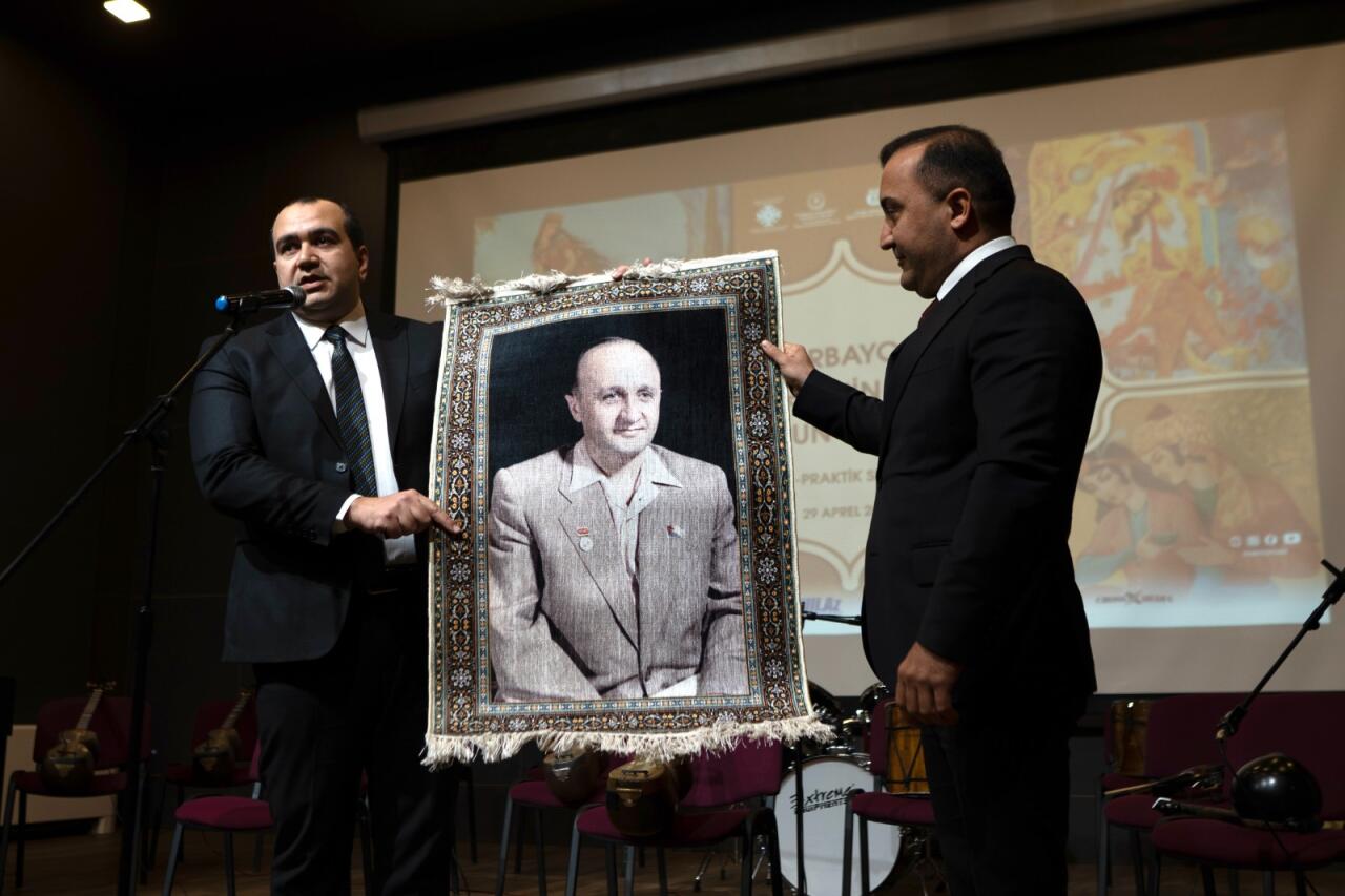 Гянджа стала площадкой для обсуждения сохранения фольклорного наследия