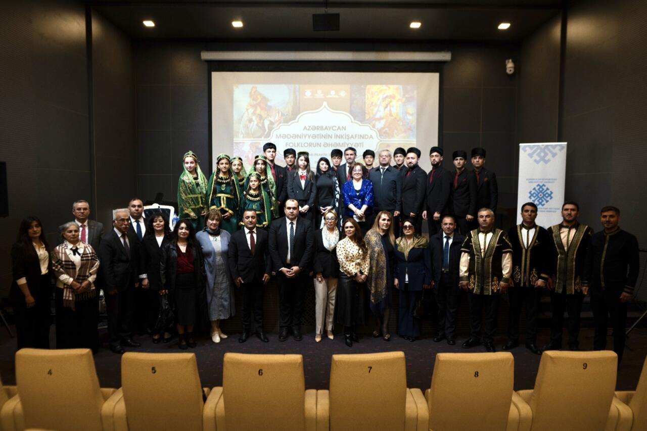 Гянджа стала площадкой для обсуждения сохранения фольклорного наследия