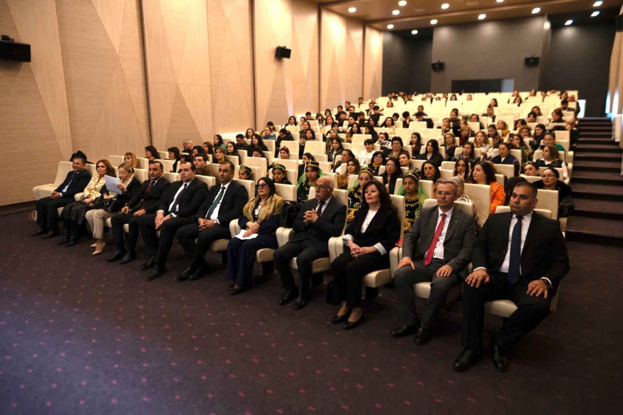 Гянджа стала площадкой для обсуждения сохранения фольклорного наследия