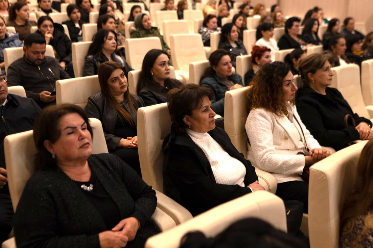 Гянджа стала площадкой для обсуждения сохранения фольклорного наследия