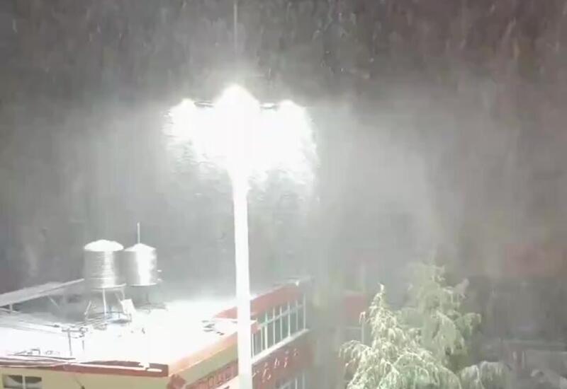 Сильный снегопад обрушился на Китай