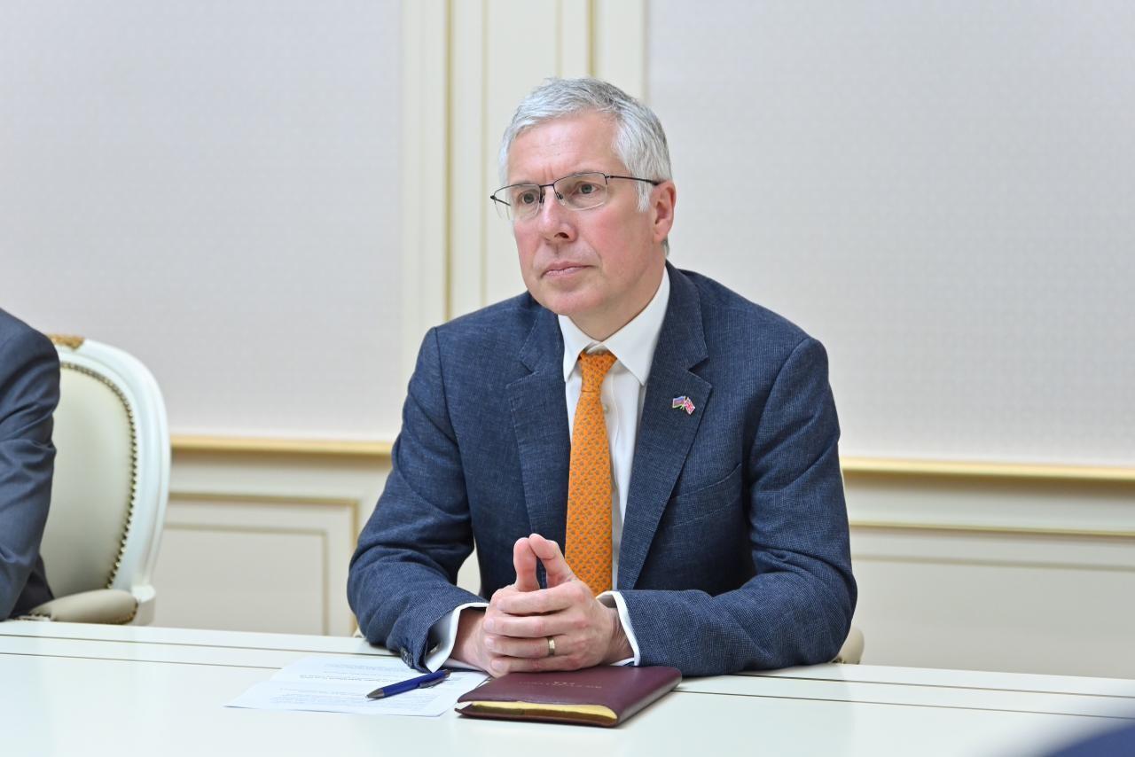 Сахиба Гафарова обсудила с послом Великобритании развитие отношений между странами
