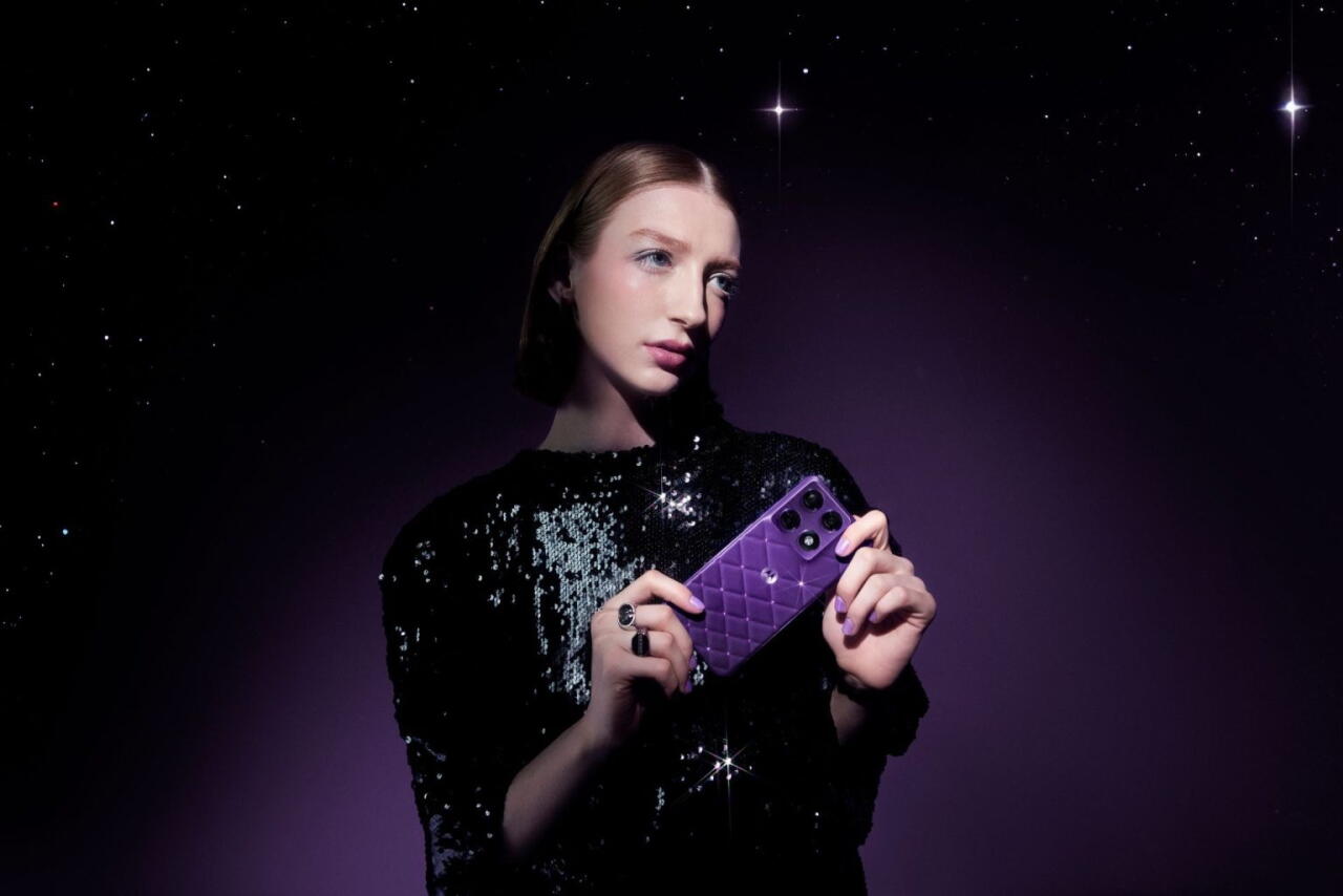 Motorola представила люксовые смартфон и наушники с кристаллами Swarovski