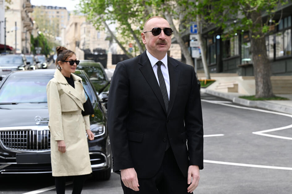 Prezident İlham Əliyev və Birinci xanım Mehriban Əliyeva Bakının İslam Səfərli küçəsinin yenidənqurmadan sonra açılışında iştirak ediblər