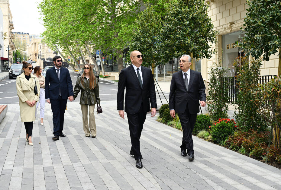 Prezident İlham Əliyev və Birinci xanım Mehriban Əliyeva Bakının İslam Səfərli küçəsinin yenidənqurmadan sonra açılışında iştirak ediblər