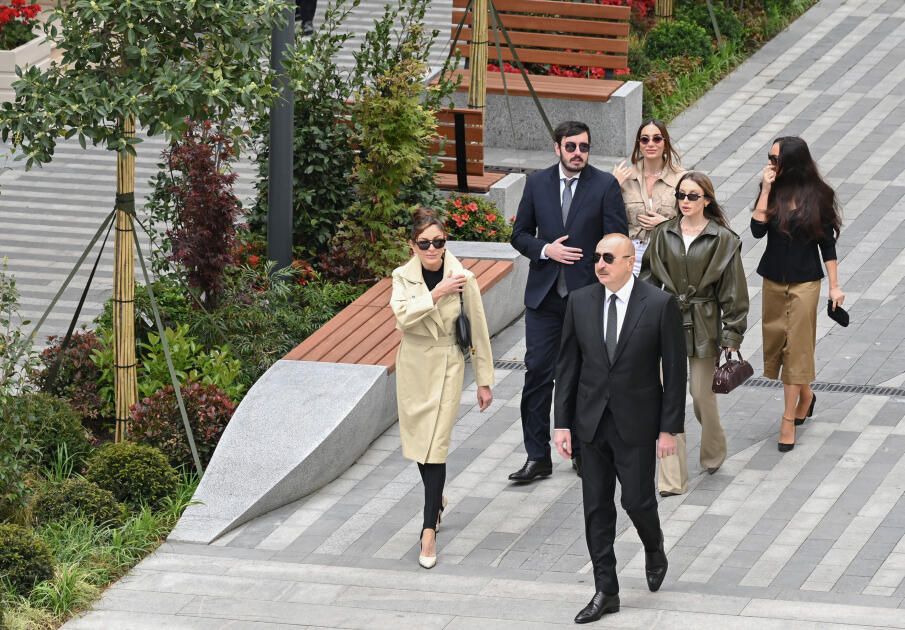 Prezident İlham Əliyev və Birinci xanım Mehriban Əliyeva Bakının İslam Səfərli küçəsinin yenidənqurmadan sonra açılışında iştirak ediblər