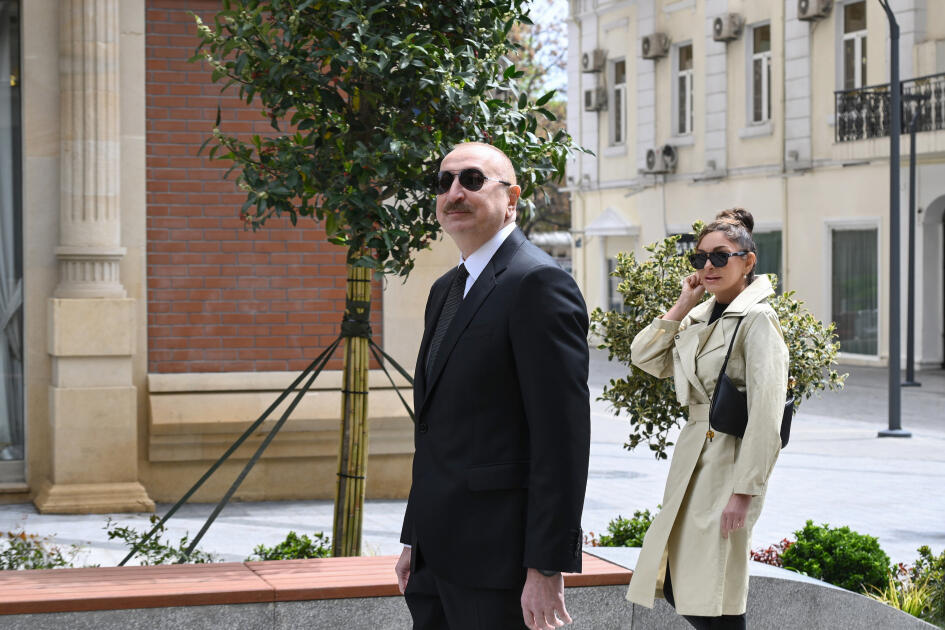 Prezident İlham Əliyev və Birinci xanım Mehriban Əliyeva Bakının İslam Səfərli küçəsinin yenidənqurmadan sonra açılışında iştirak ediblər
