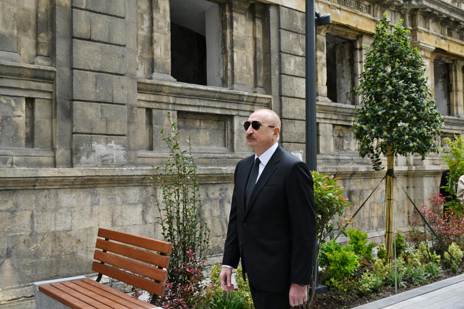 Prezident İlham Əliyev və Birinci xanım Mehriban Əliyeva Bakının İslam Səfərli küçəsinin yenidənqurmadan sonra açılışında iştirak ediblər