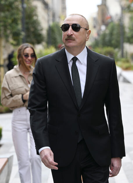 Prezident İlham Əliyev və Birinci xanım Mehriban Əliyeva Bakının İslam Səfərli küçəsinin yenidənqurmadan sonra açılışında iştirak ediblər