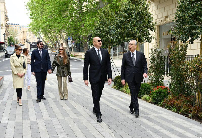 Prezident İlham Əliyev və Birinci xanım Mehriban Əliyeva Bakının İslam Səfərli küçəsinin yenidənqurmadan sonra açılışında iştirak ediblər