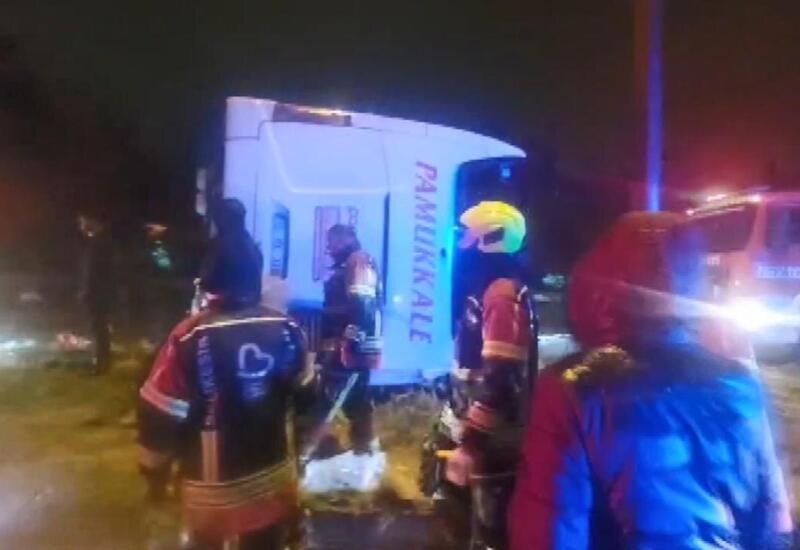 Пассажирский автобус перевернулся в Турции,