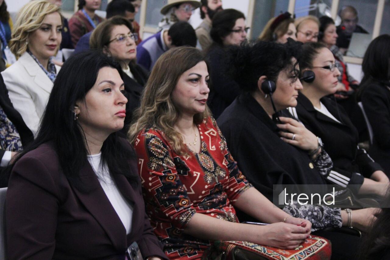 Международный форум ковра в Баку - первая сессия "Дизайн, коллекции и развитие продукта"