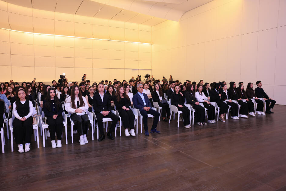 Heydər Əliyev Mərkəzində gənclərlə “Heydər Əliyev və Ömər Eldarov yaradıcılığı” mövzusunda görüş olub