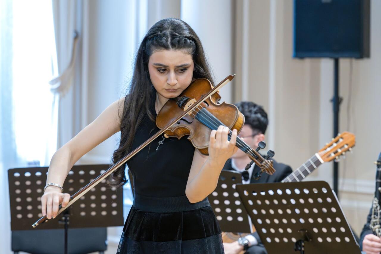 Monolog, Dialog and the Camerata Students Orchestra - музыкальная бакинская весна