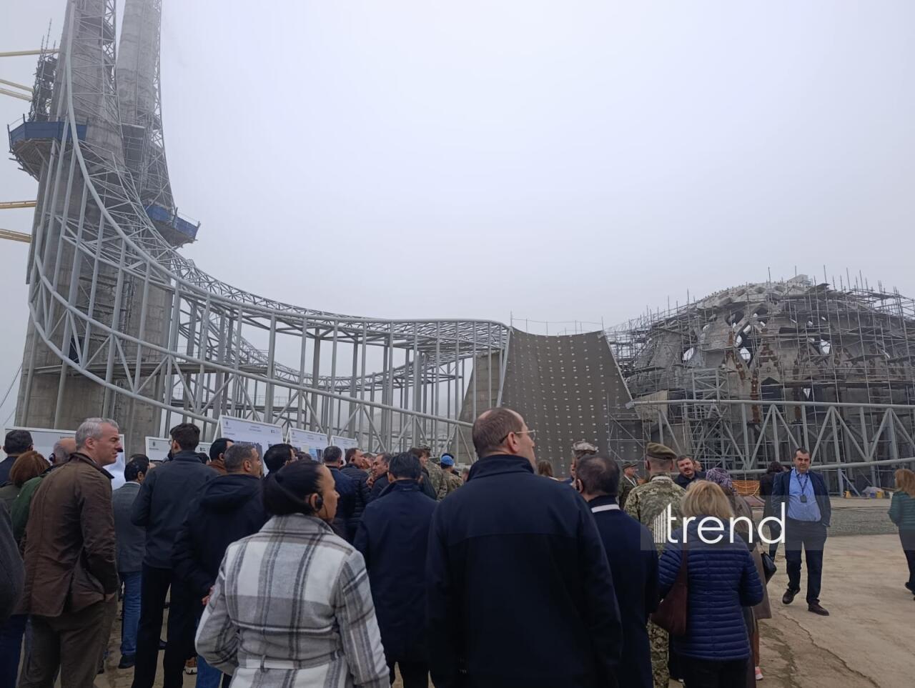 Представители дипкорпуса ознакомились с ходом строительства Новой Шушинской мечети