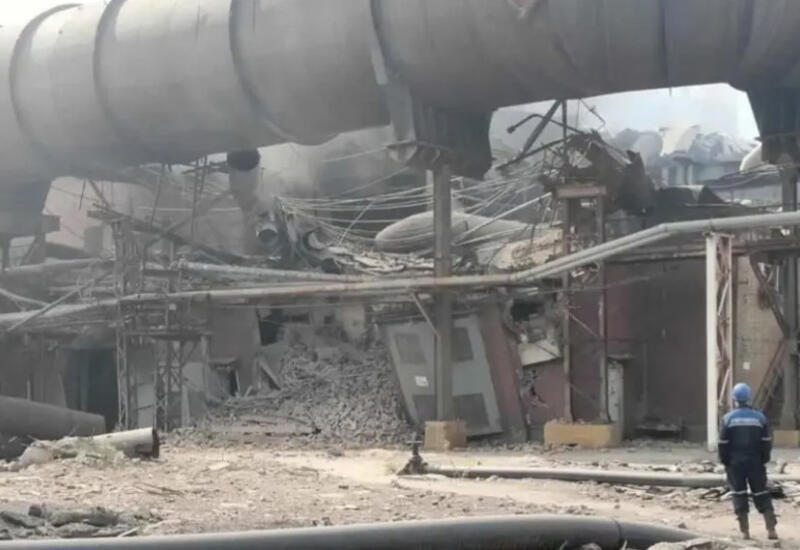 Сильный взрыв на крупном заводе в Казахстане