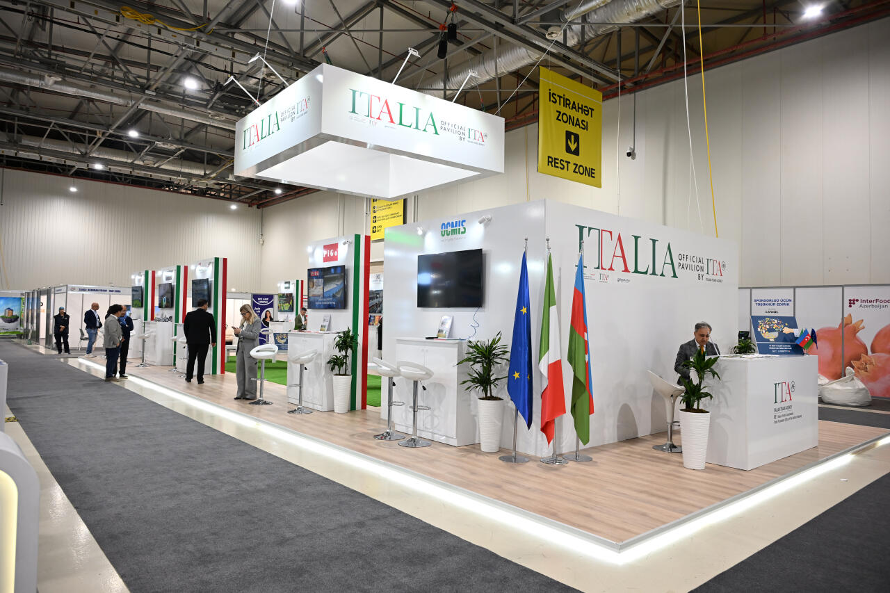 Prezident İlham Əliyev və Birinci xanım Mehriban Əliyeva 19-cu “Caspian Agro Week” və 31-ci “InterFood Azerbaijan” sərgiləri ilə tanış olublar