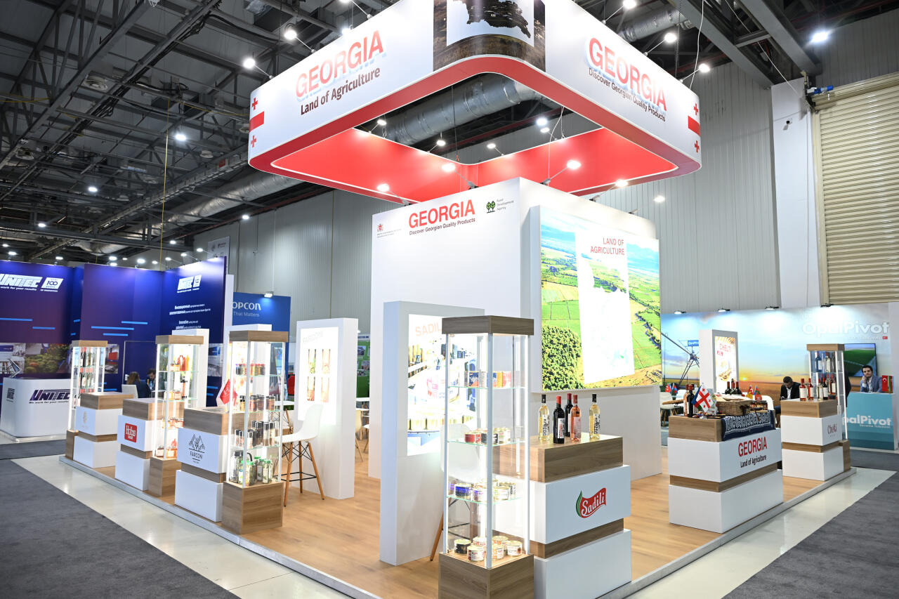 Prezident İlham Əliyev və Birinci xanım Mehriban Əliyeva 19-cu “Caspian Agro Week” və 31-ci “InterFood Azerbaijan” sərgiləri ilə tanış olublar