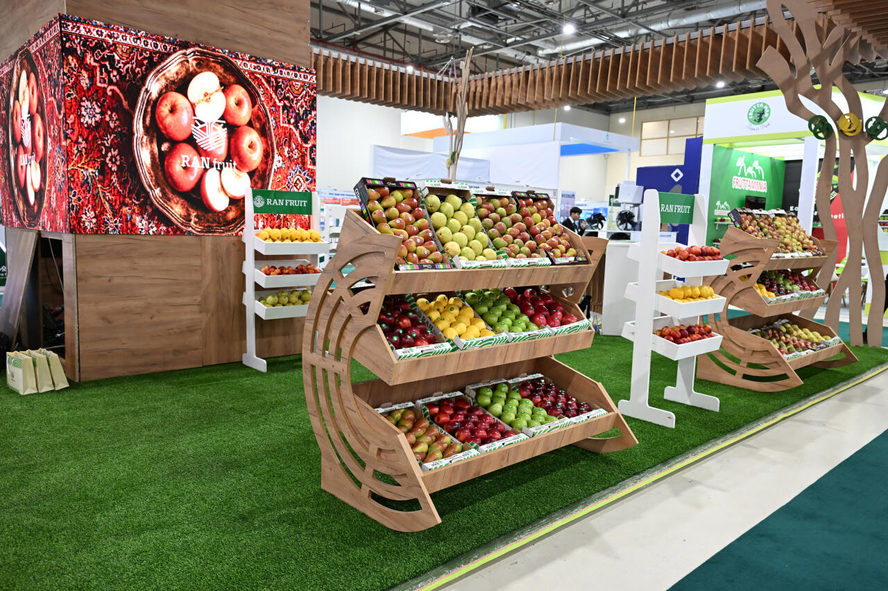 Prezident İlham Əliyev və Birinci xanım Mehriban Əliyeva 19-cu “Caspian Agro Week” və 31-ci “InterFood Azerbaijan” sərgiləri ilə tanış olublar