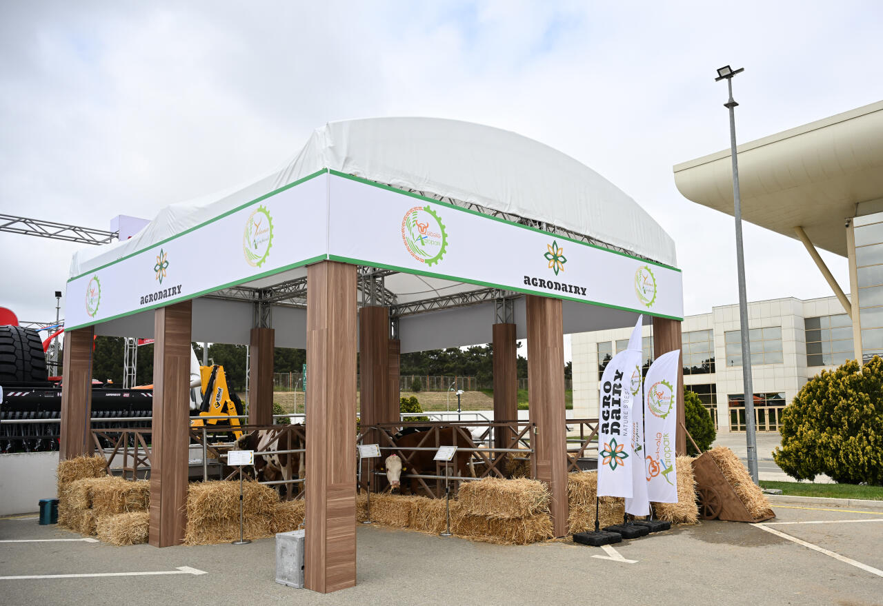 Prezident İlham Əliyev və Birinci xanım Mehriban Əliyeva 19-cu “Caspian Agro Week” və 31-ci “InterFood Azerbaijan” sərgiləri ilə tanış olublar