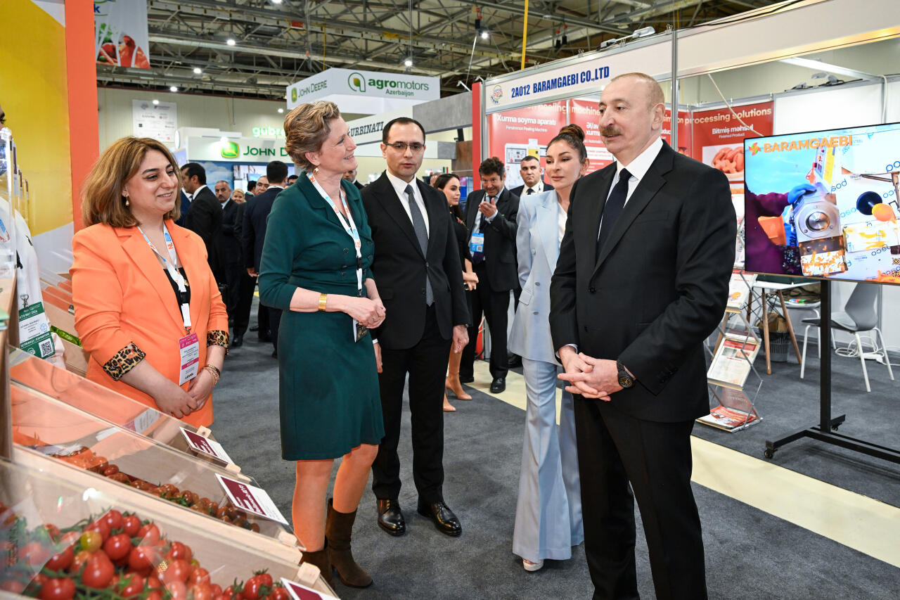 Prezident İlham Əliyev və Birinci xanım Mehriban Əliyeva 19-cu “Caspian Agro Week” və 31-ci “InterFood Azerbaijan” sərgiləri ilə tanış olublar
