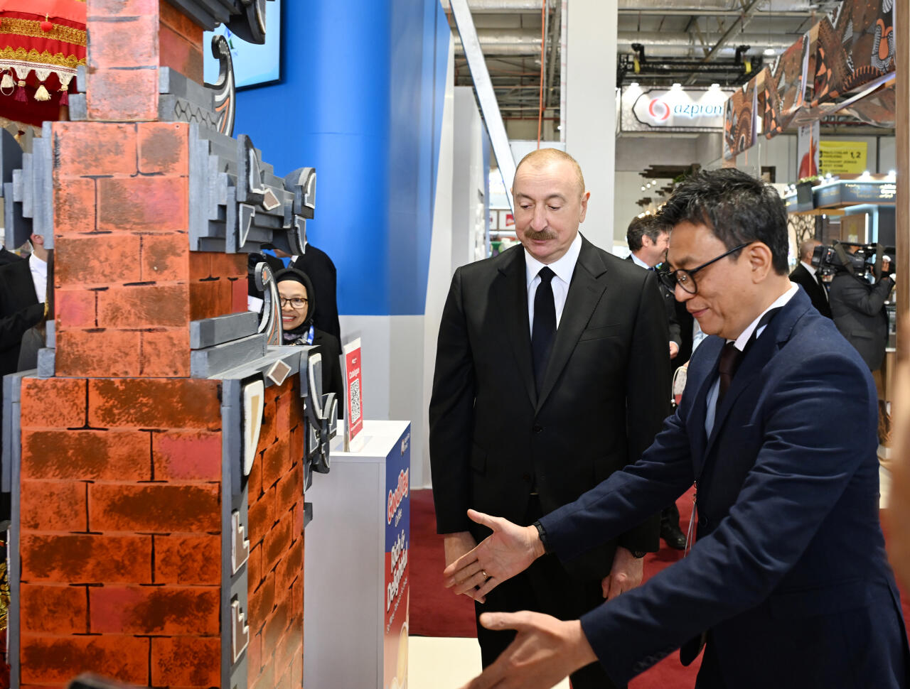Prezident İlham Əliyev və Birinci xanım Mehriban Əliyeva 19-cu “Caspian Agro Week” və 31-ci “InterFood Azerbaijan” sərgiləri ilə tanış olublar