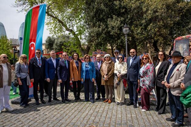 Baku Steel Company представила искусство стали на Фестивале ковра